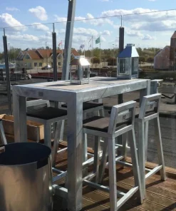 Barbord i galvaniseret jern med betonfliser og hjul