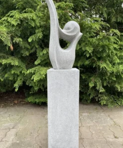 Birdie havefigur i grå Terrazzo med sokkel - 129cm