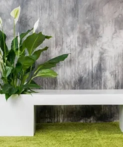 Bænk i hvid glasfiber med plantekumme - L.150x45x45cm