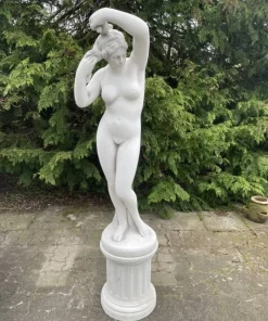 Havefigur - Skønhed i hvid beton 120cm - M/U Sokkel