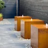 Kubisk Vandfontæne i corten stål med vandkar og LED lys