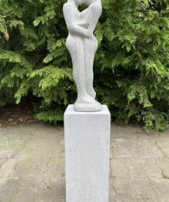 Mand og Kvinde Havefigur med sokkel i grå Terrazzo - 108cm